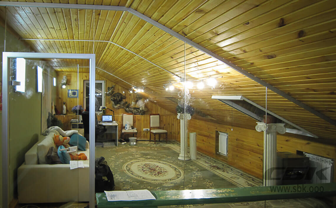 Стеклянная перегородка
